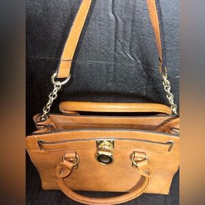 Brown handbag estate item, unbranded estate item.